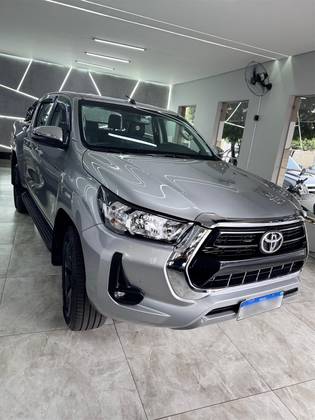TOYOTA HILUX 2.8 D-4D TURBO DIESEL CD SRV 4X4 AUTOMÁTICO